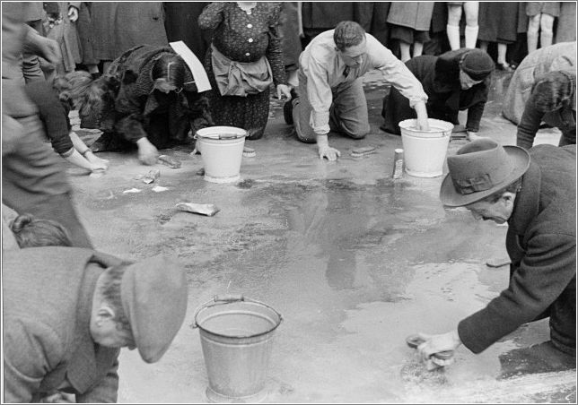 Jews in Vienna forced to scrub street pavements, directly after Austria's annexation to the German Reich